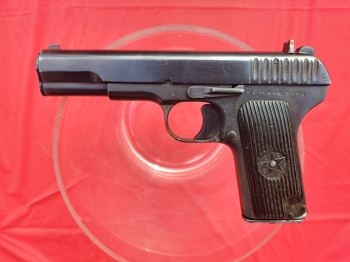 Tula Tokarev TT33 - Alt-Dekorationswaffe